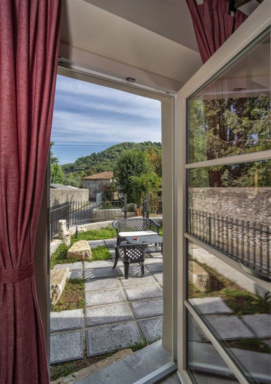 Property photo 1 of 30