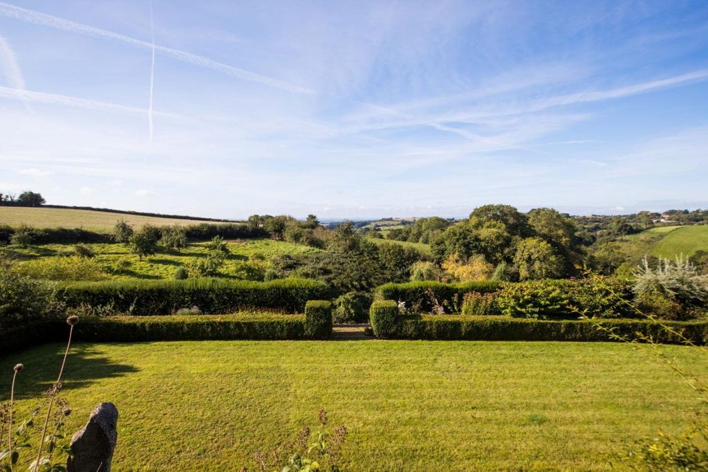 Property photo 3 of 25 Views