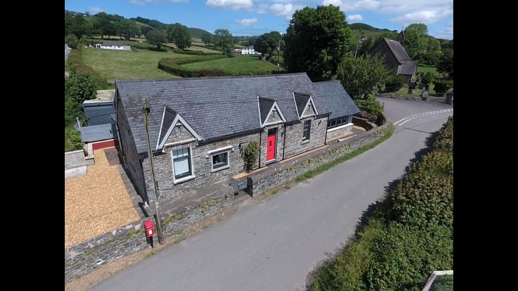 Property photo 1 of 32