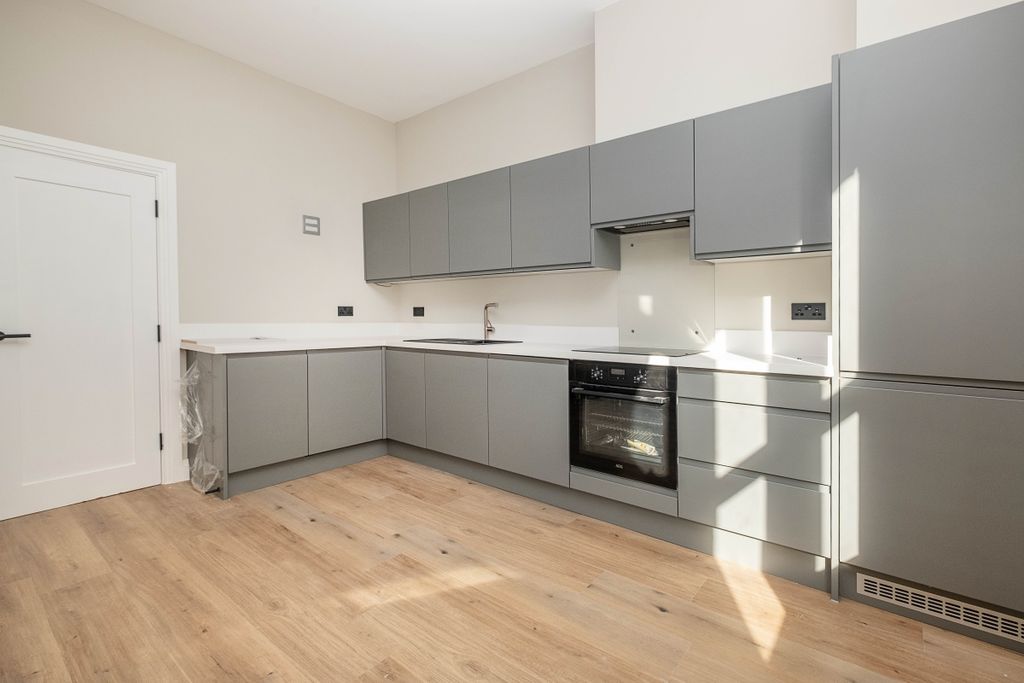Property photo 2 of 11 Kitchen