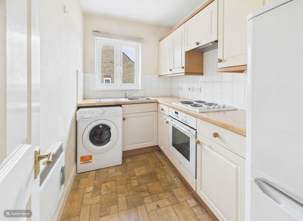 Property photo 3 of 7 Kitchen
