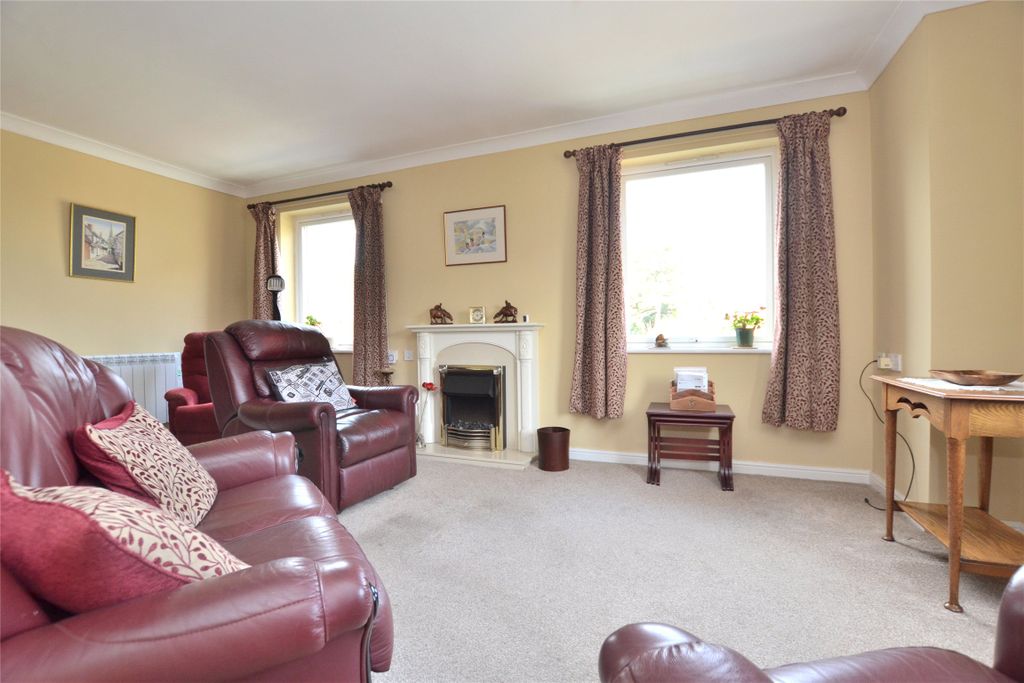 Property photo 3 of 10 Living Area