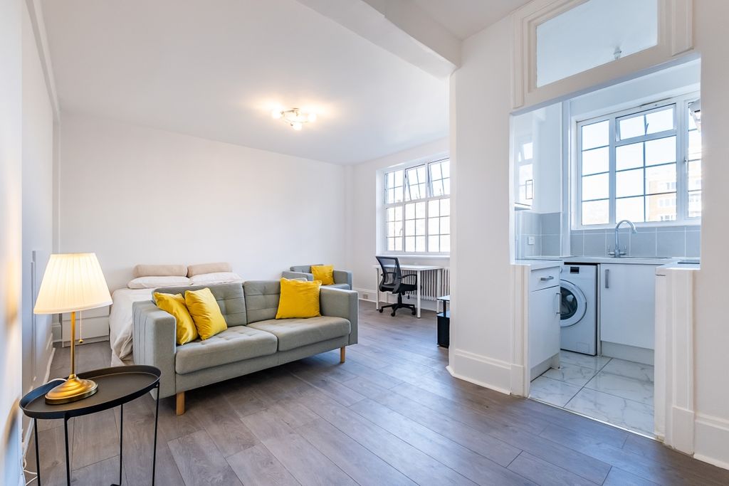 Property photo 1 of 8 Studio