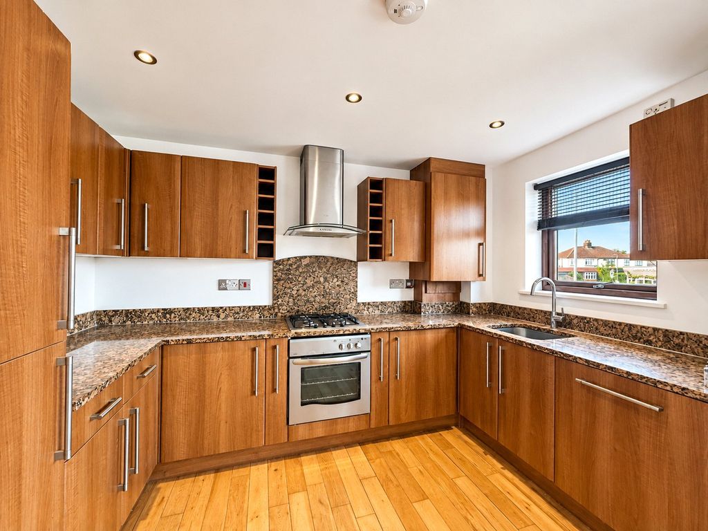 Property photo 2 of 9 Kitchen