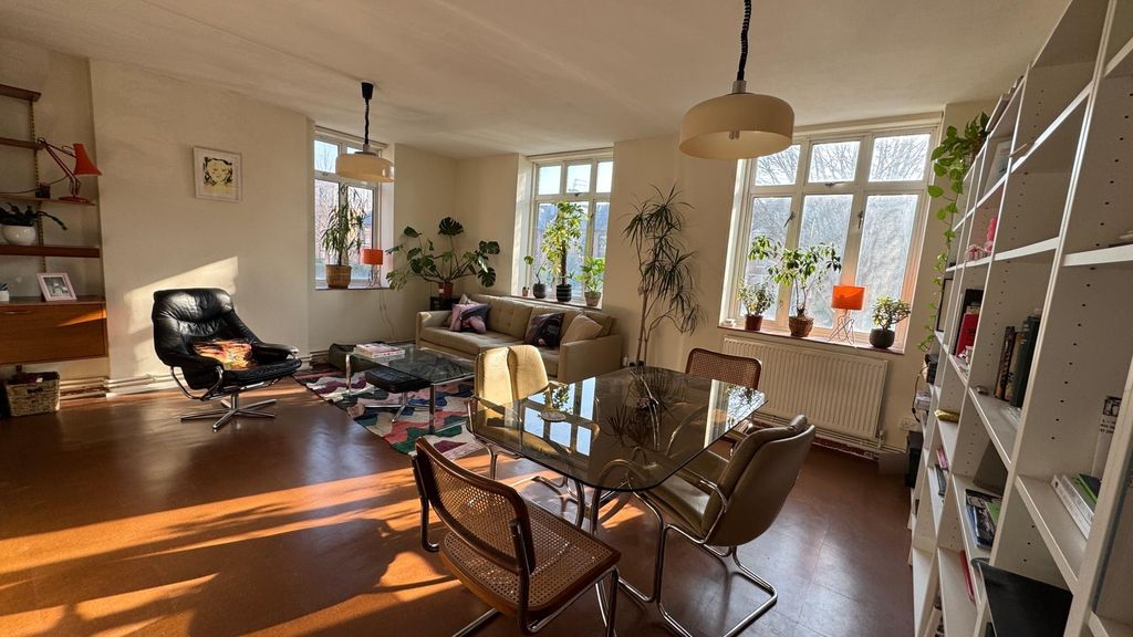 Property photo 1 of 10 Photo 0