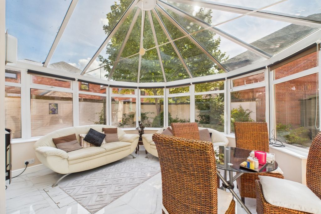 Property photo 3 of 14 Conservatory