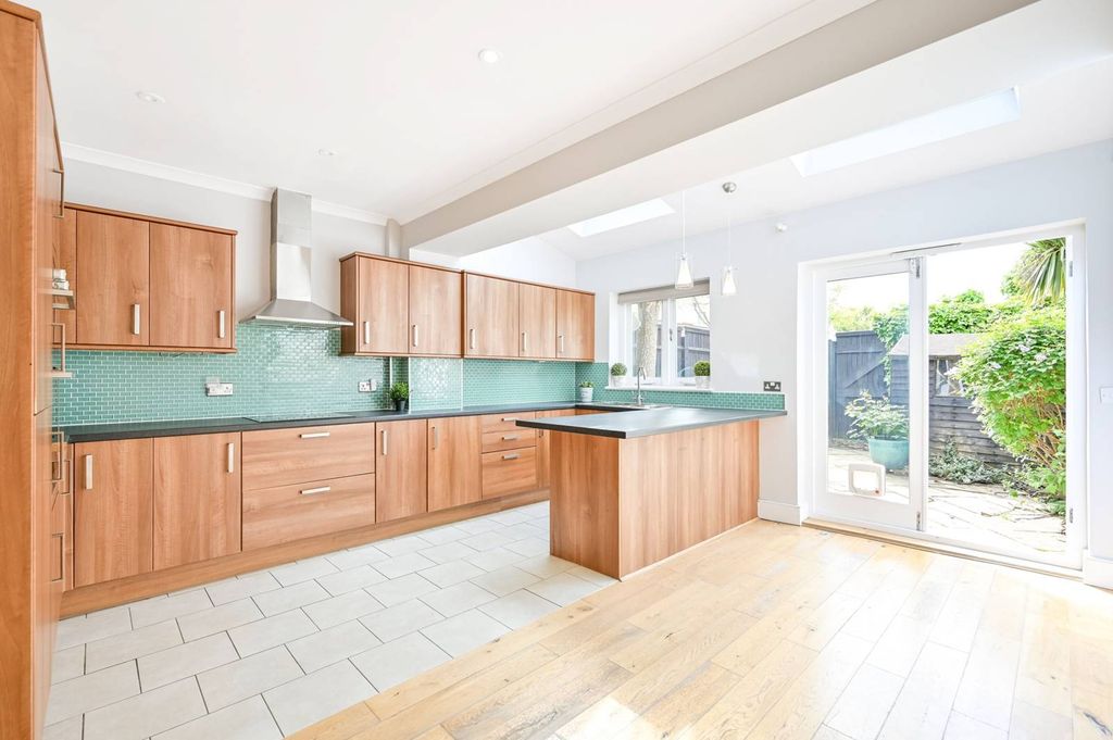 Property photo 1 of 11