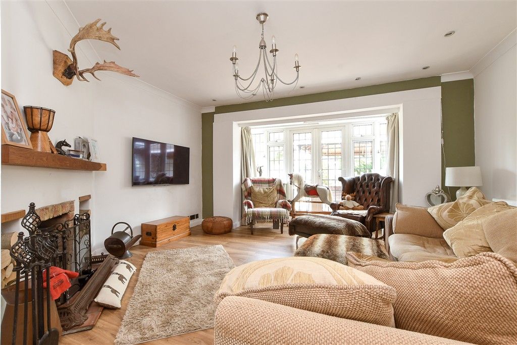 Property photo 1 of 17 Lounge
