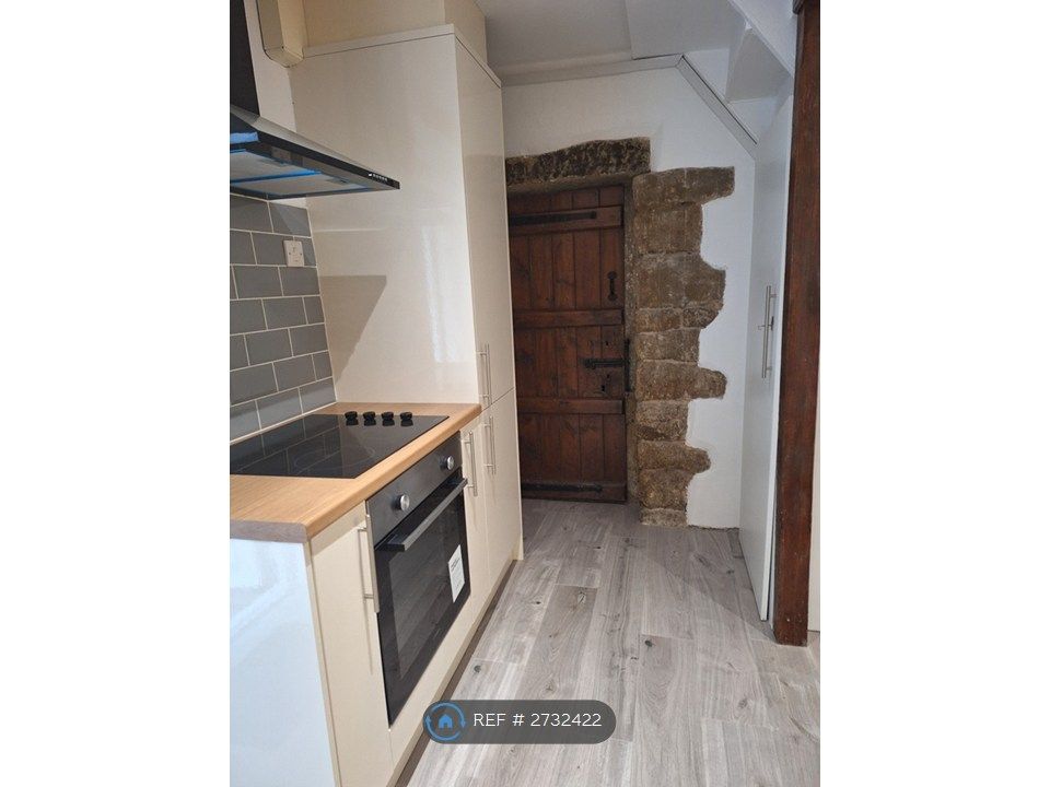 Property photo 2 of 34 Electric Cooker And Traditional Barn Door