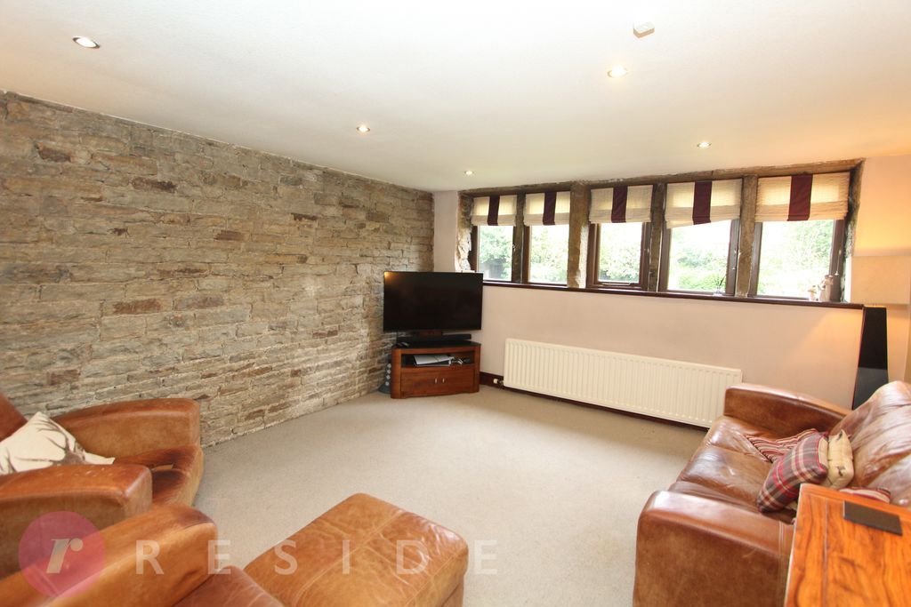 Property photo 3 of 17 Sitting Room