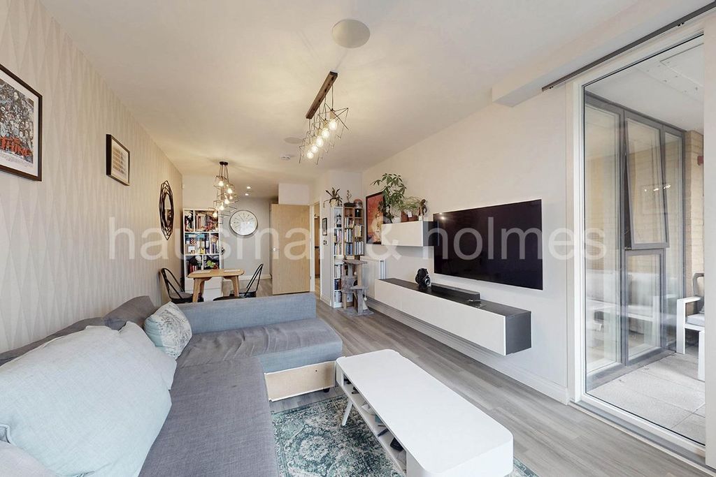 Property photo 3 of 10 W04.Jpg