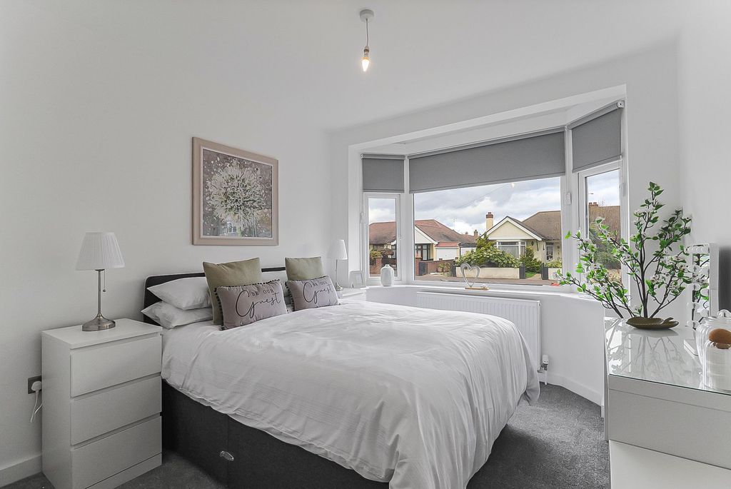 Property photo 3 of 32