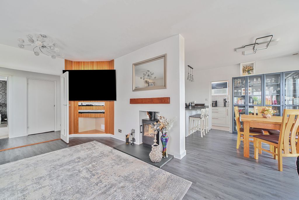 Property photo 3 of 20 Living &amp; Dining