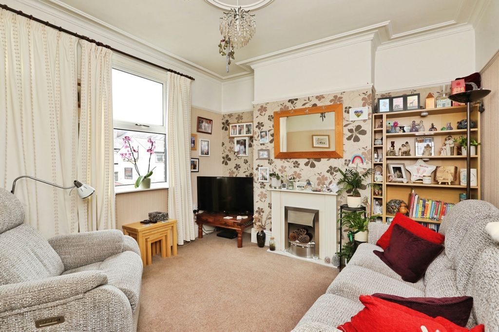 Property photo 3 of 19 Pbox-Img.Jpg