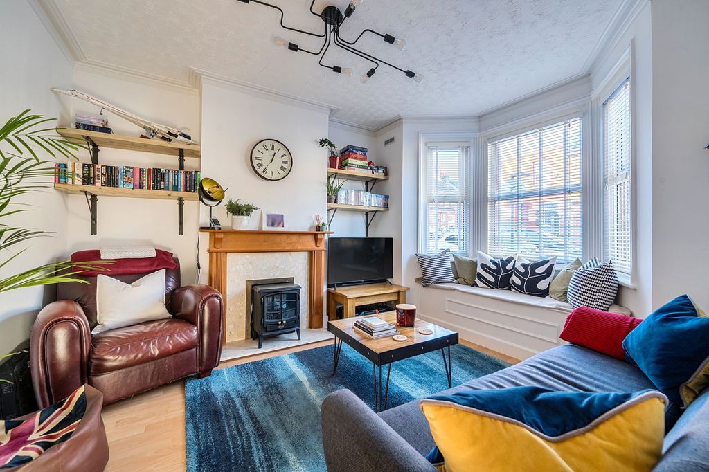 Property photo 2 of 18