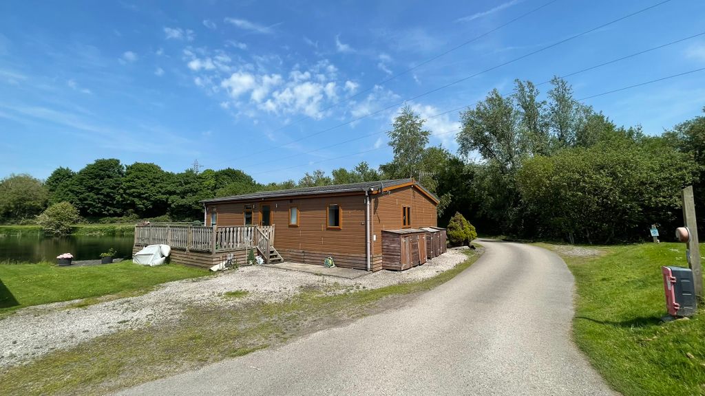 Property photo 2 of 36