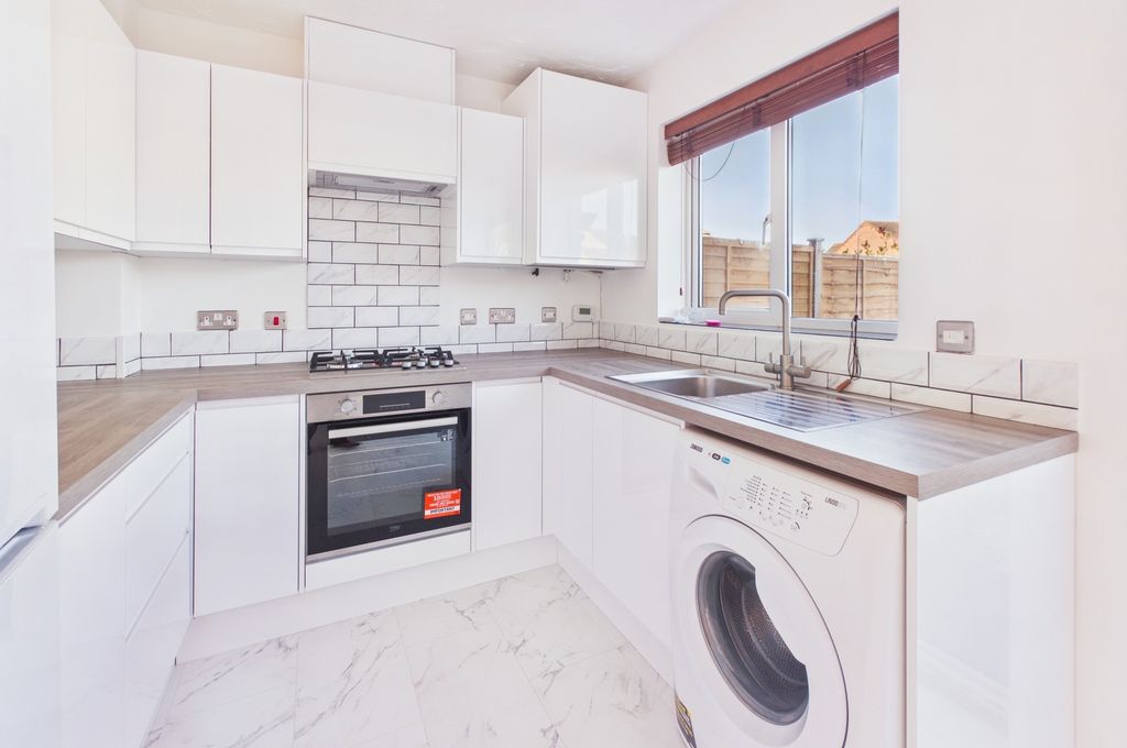 Property photo 3 of 18 Cam02519G0-Pr0412-Still007