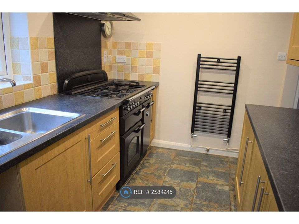 Property photo 2 of 14 Vacant Kitchen