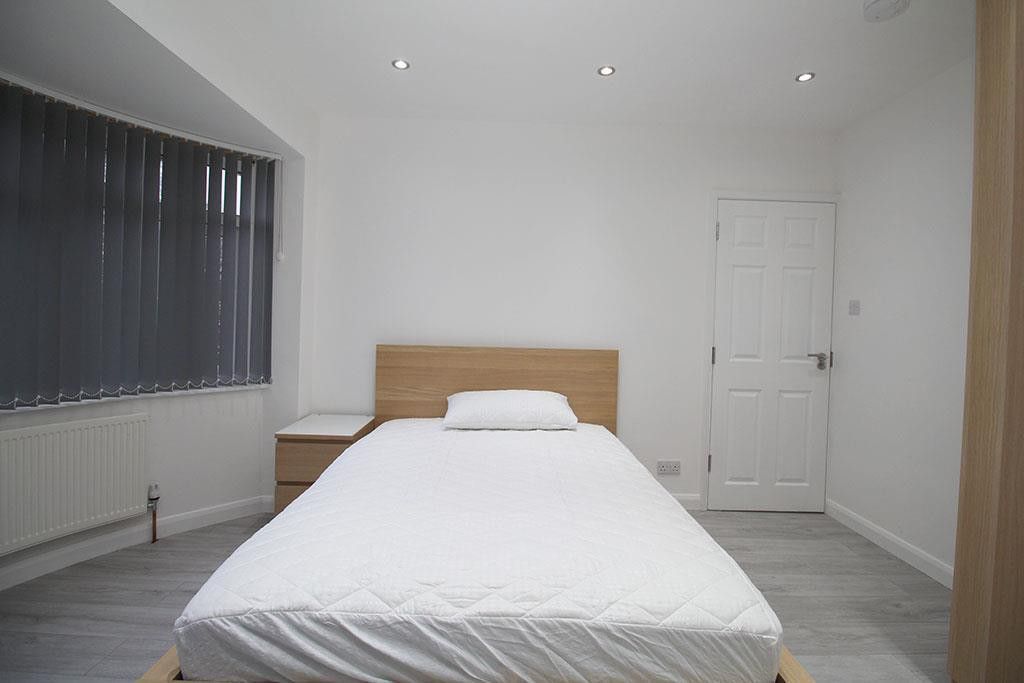 Property photo 3 of 23 Bed With Memory Foam Mattress