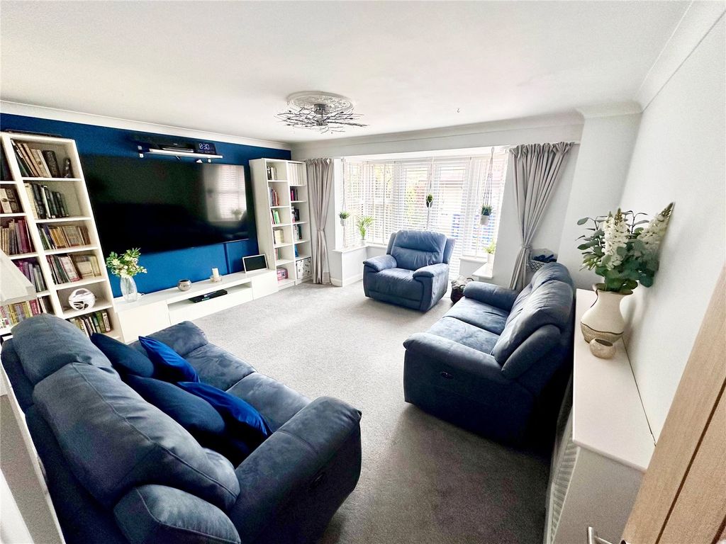 Property photo 2 of 18 Sitting Room