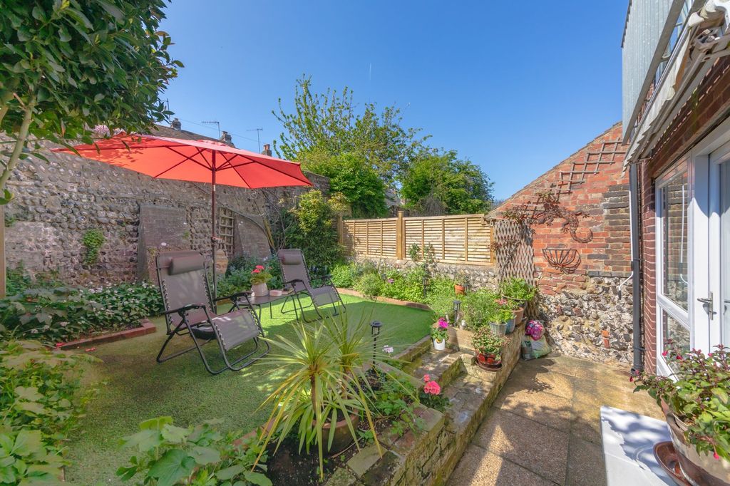 Property photo 2 of 19