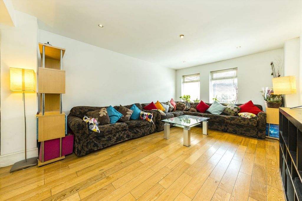 Property photo 2 of 8