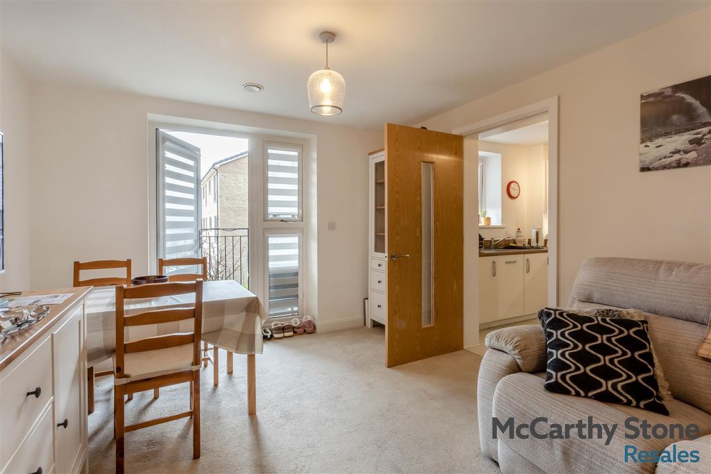 Property photo 3 of 18 8681341-Interior10.Jpg