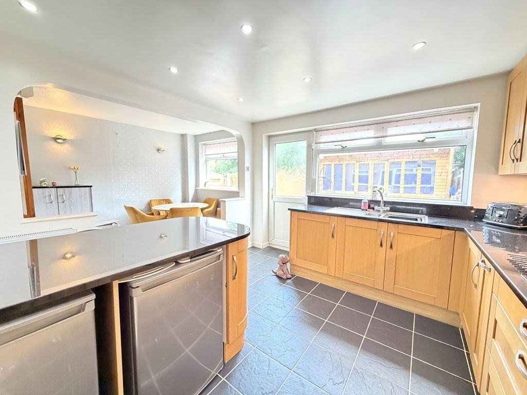 Property photo 2 of 27