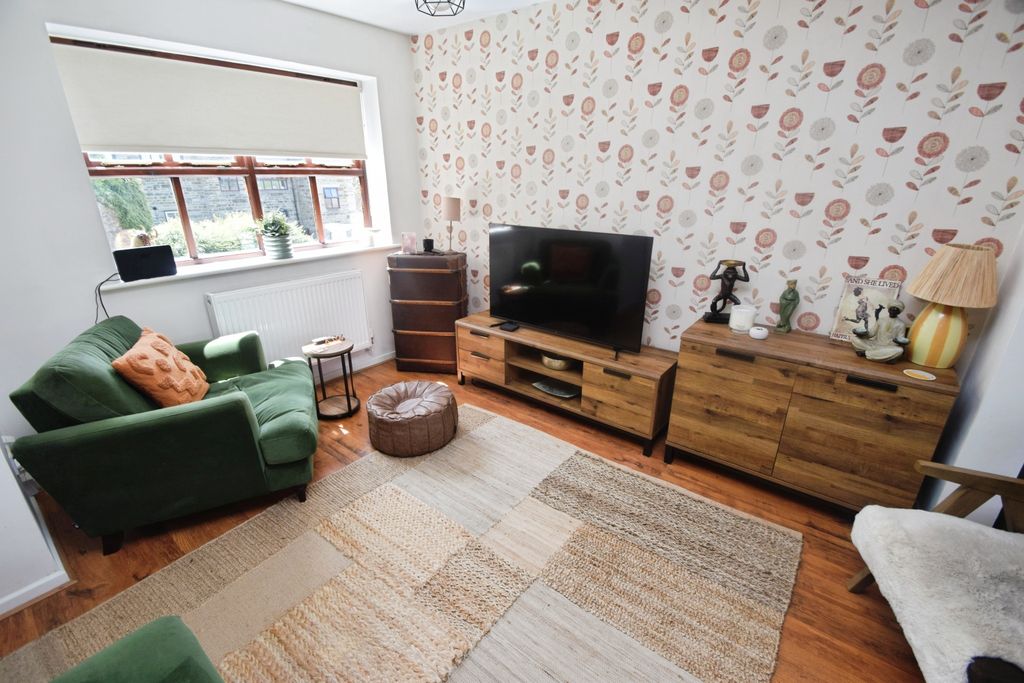 Property photo 2 of 17 B0ee0625-Lounge