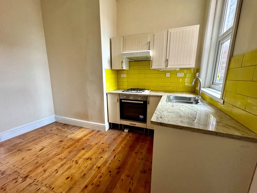 Property photo 3 of 6 Kitchen