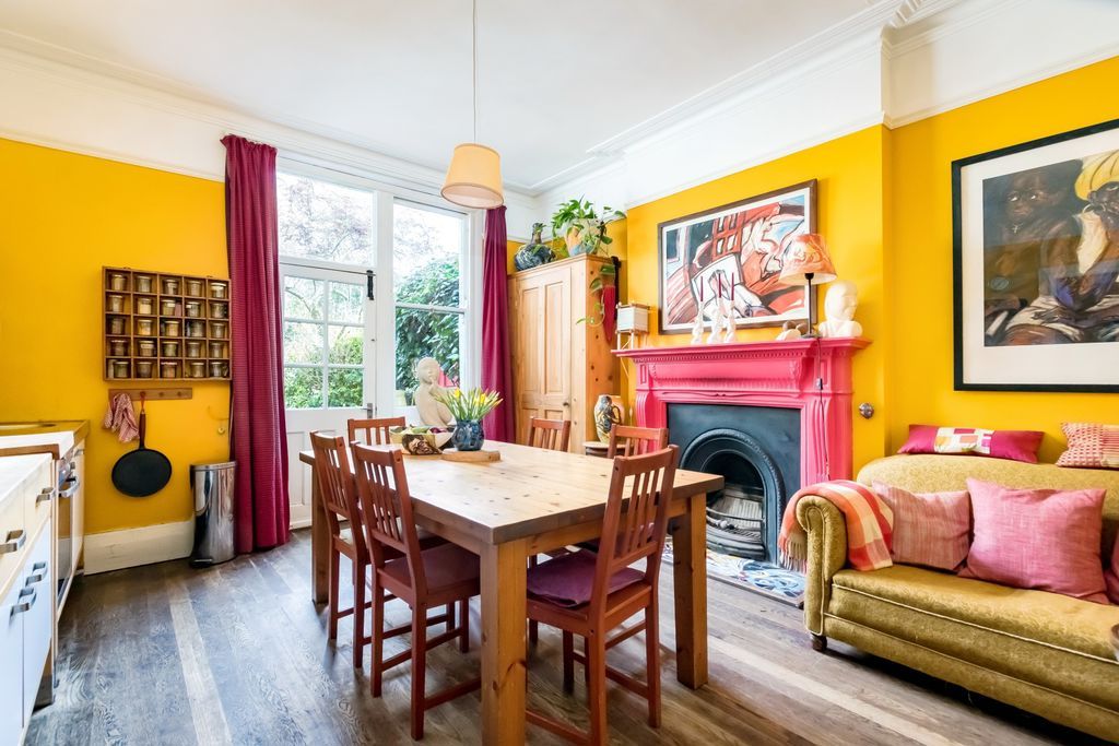 Property photo 3 of 19 Sitting Room