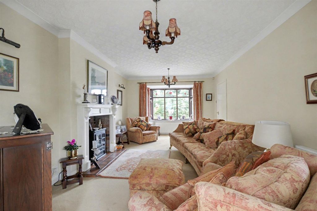 Property photo 2 of 34 Living Room