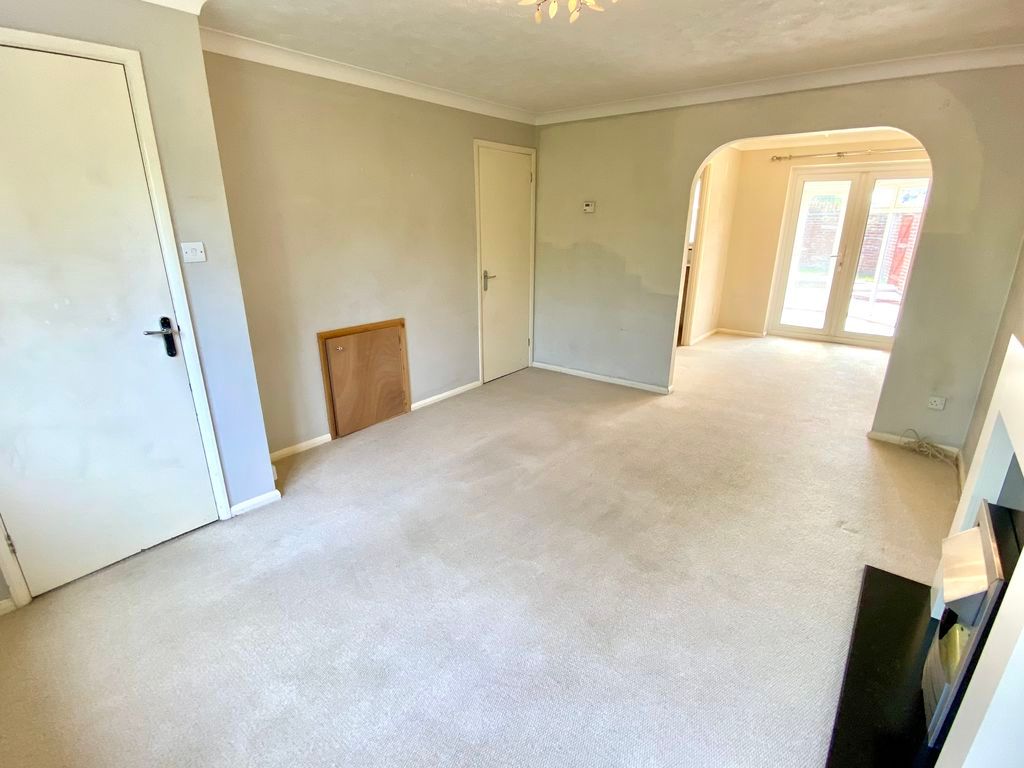 Property photo 3 of 13 Lounge