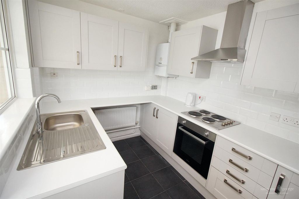 Property photo 3 of 13 Kitchen