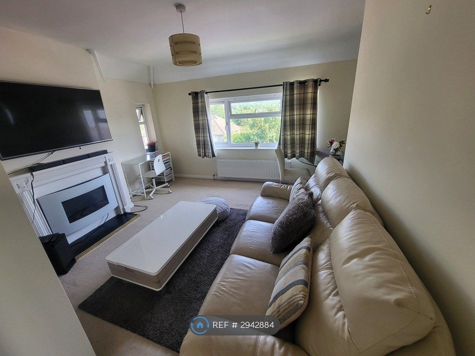 Property photo 1 of 8 Living Room