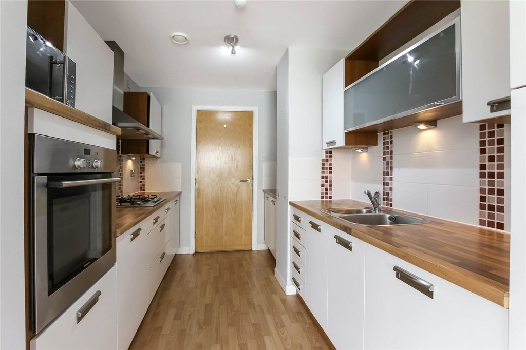 Property photo 3 of 20 Kitchen