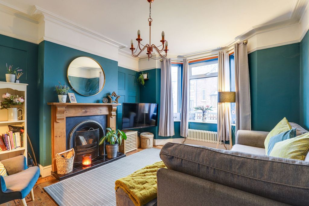 Property photo 2 of 28