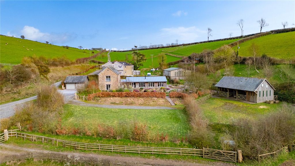 Property photo 1 of 21 Barn And Grounds