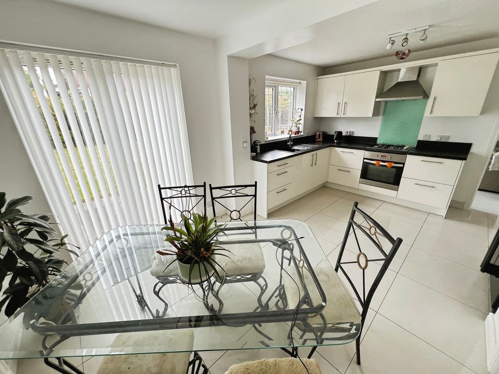 Property photo 3 of 24 Kitchen Diner