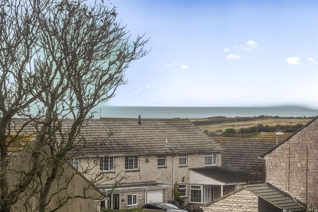 Property photo 3 of 13 1365951-22-68Ecea77cd0c5.Jpg