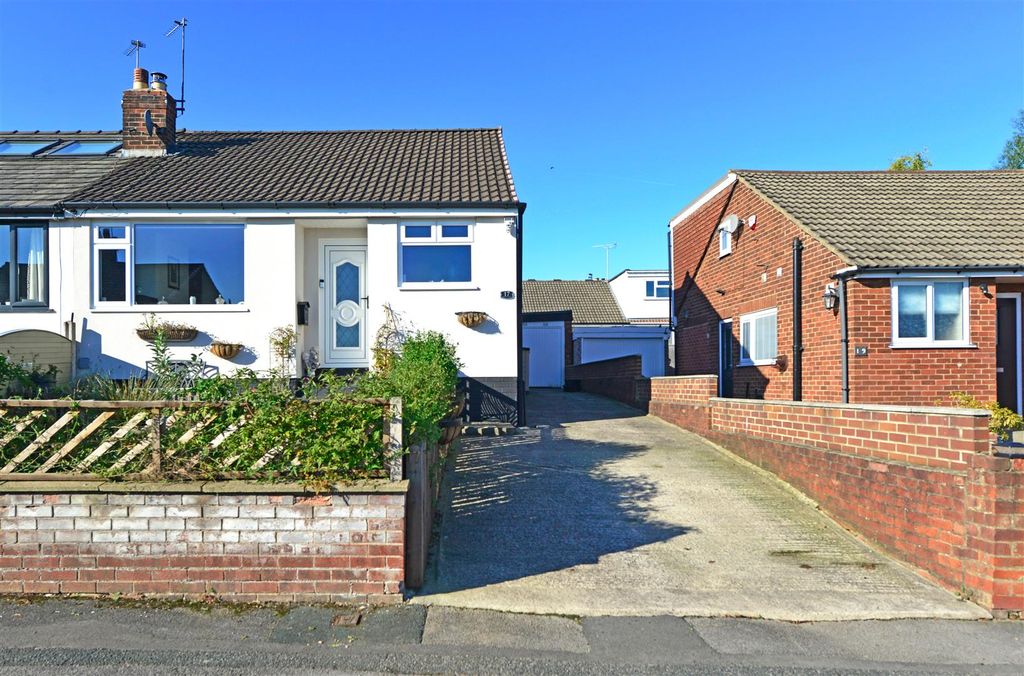 Property photo 1 of 17 Off Street Parking / Driveway / Single Detached Ga