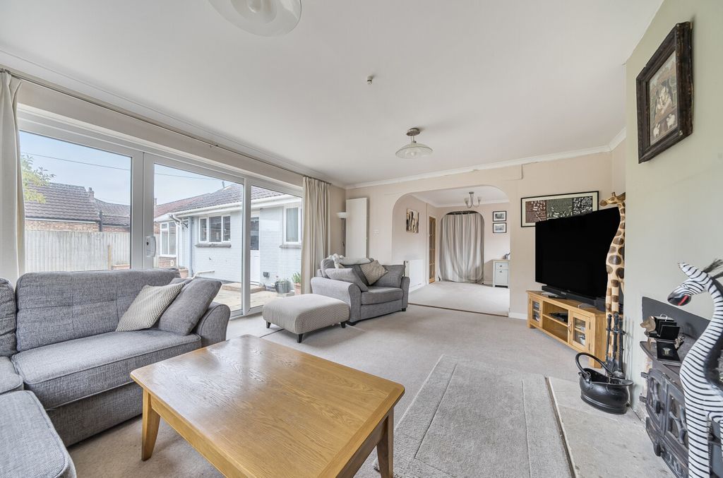 Property photo 3 of 26 Lounge