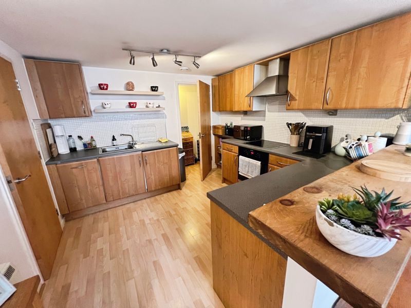 Property photo 3 of 19 Kitchen