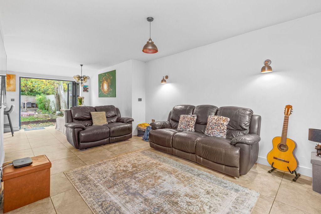 Property photo 3 of 18