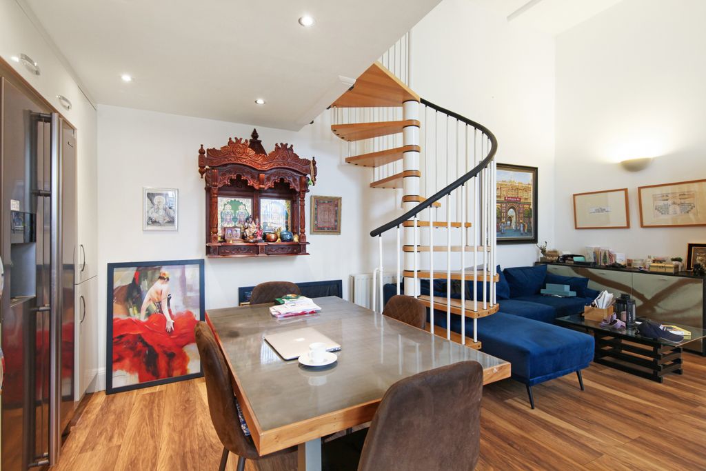 Property photo 3 of 21 Gallery