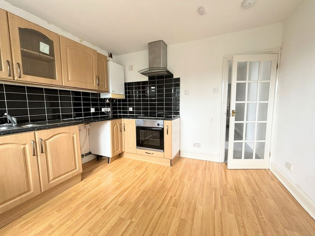 Property photo 3 of 7 Kitchen