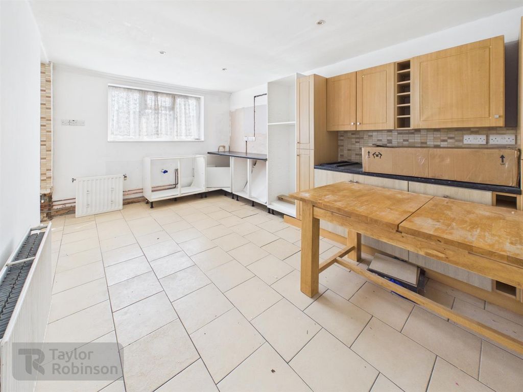 Property photo 3 of 18 Cam02600G0-Pr0766-Still019.Jpg