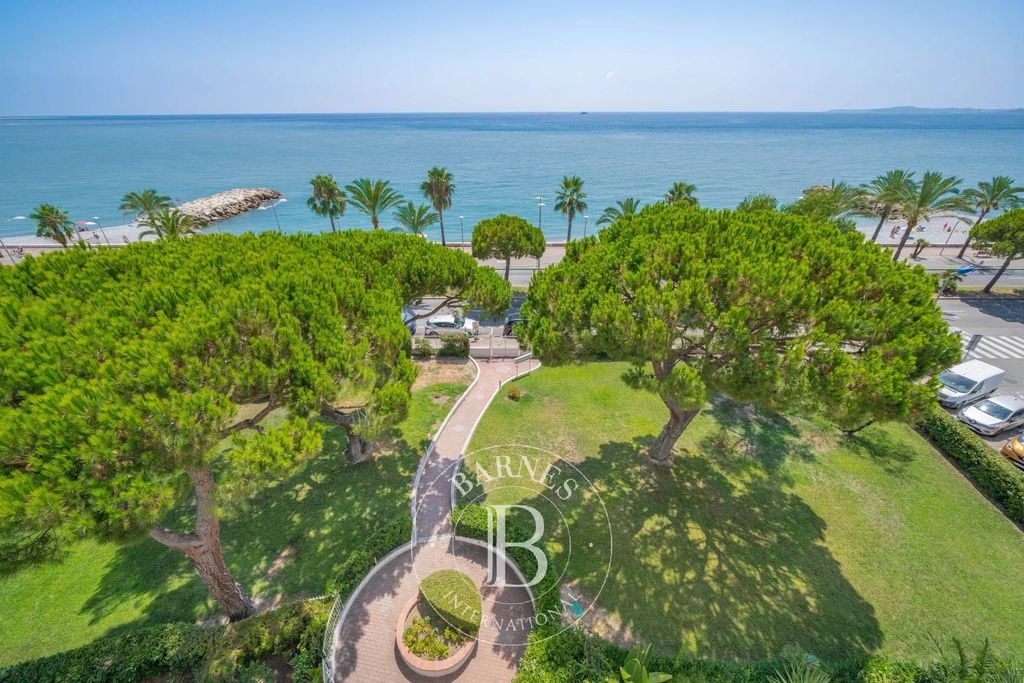 Property photo 1 of 15 Apartment In Cros De Cagnes, Only A Few Metres From The Beach.