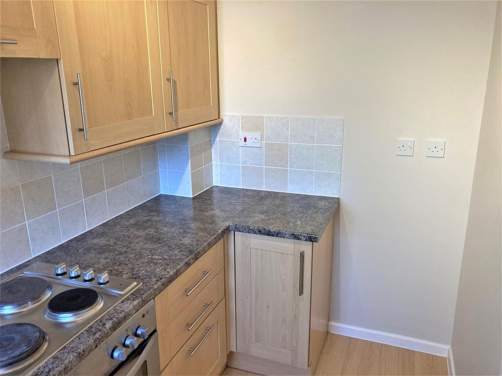 Property photo 3 of 8 Kitchen