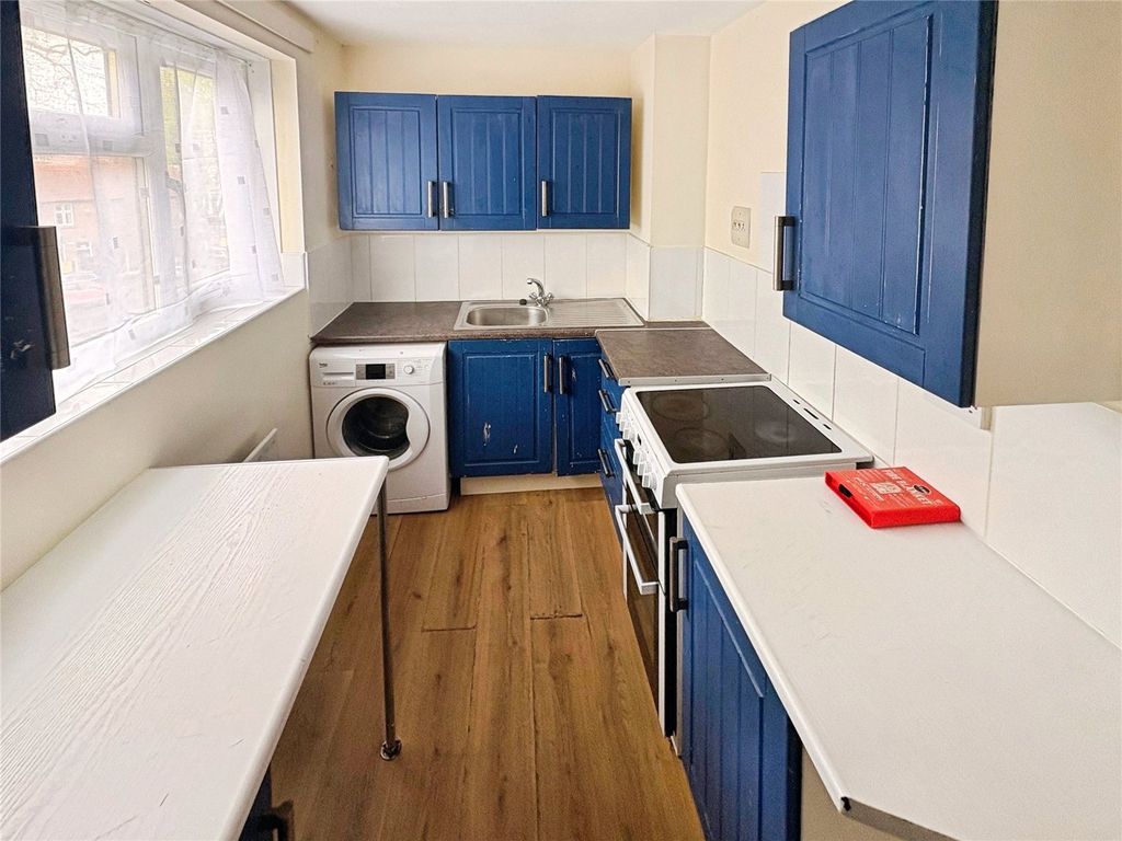 Property photo 2 of 8 Kitchen